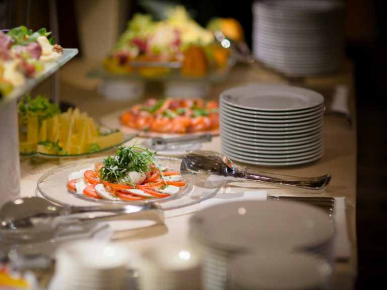 Kurumsal Etkinliklerinizde Unutulmaz İzler Bırakın: Profesyonel Cateringin Önemi